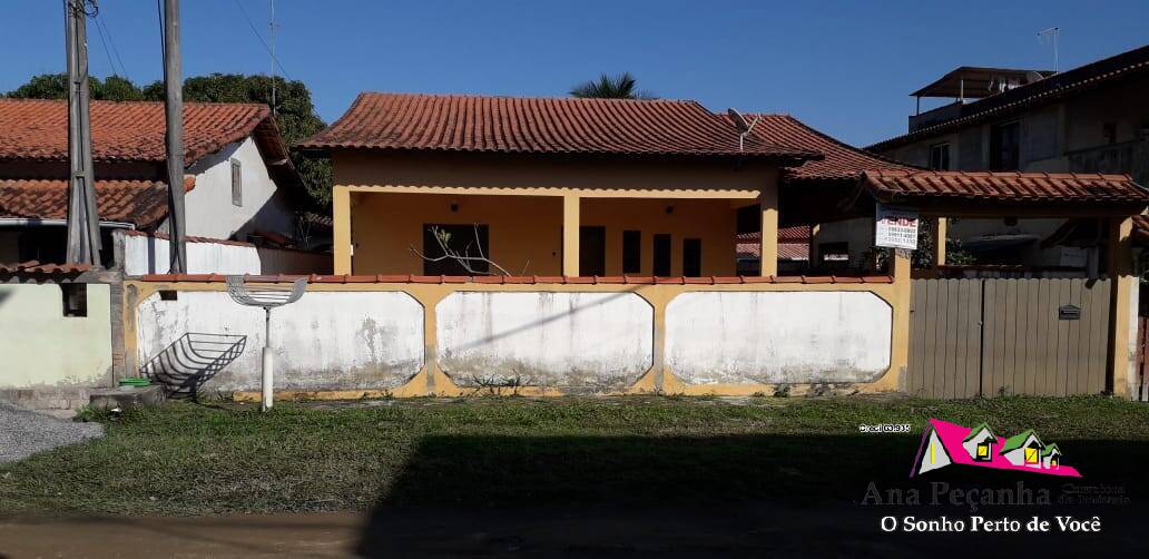 Casa Linda a Venda, 3 Quartos, Piscina e Churrasqueira em Jaconé!