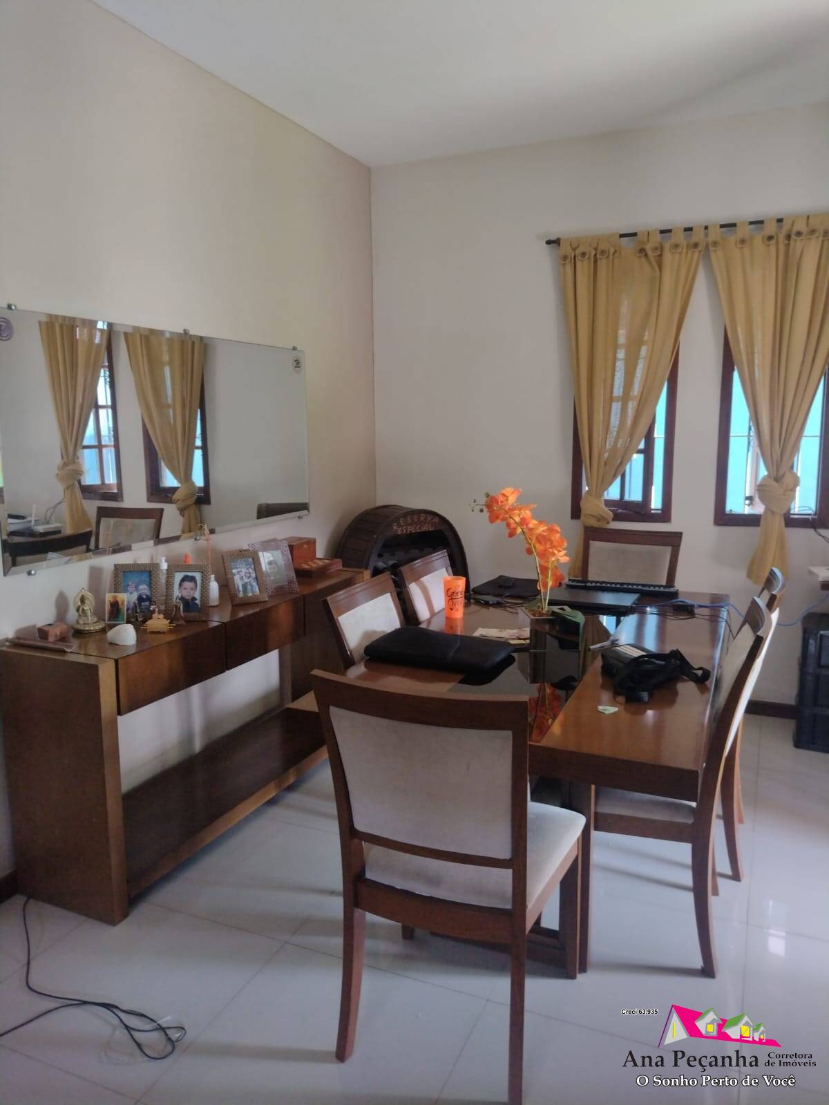 Casa a Venda com 3 Quartos, Piscina, Churrasqueira Próxima ao Barroco!!