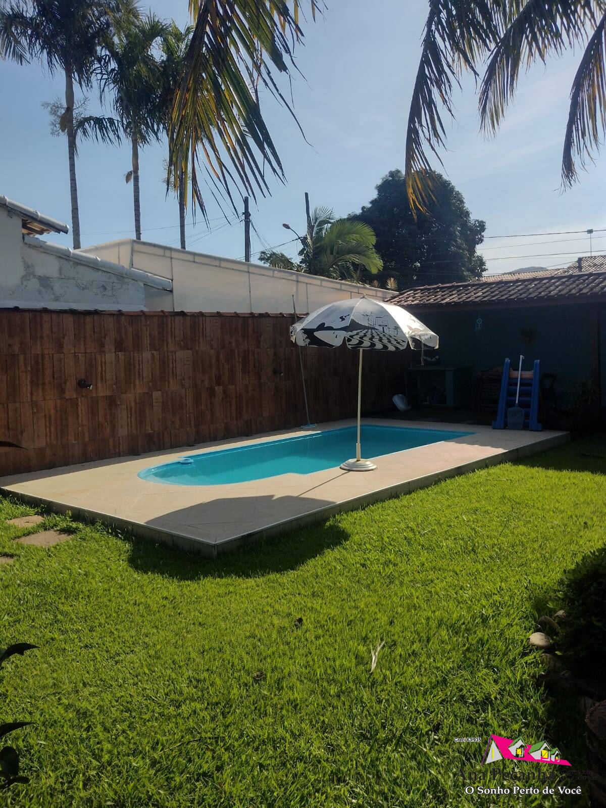 Casa a Venda com 3 Quartos, Piscina, Churrasqueira Próxima ao Barroco!!