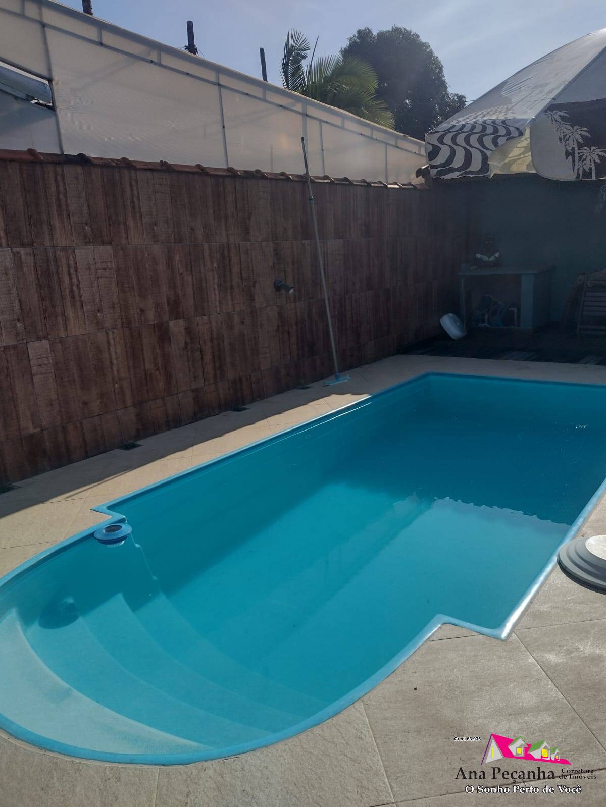 Casa a Venda com 3 Quartos, Piscina, Churrasqueira Próxima ao Barroco!!
