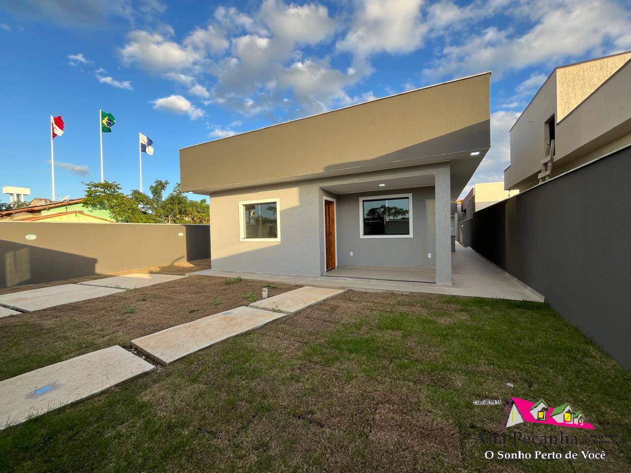 Bela Casa a Venda com 3 Quartos no Jardim Atlântico Central, Itaipuaçú!
