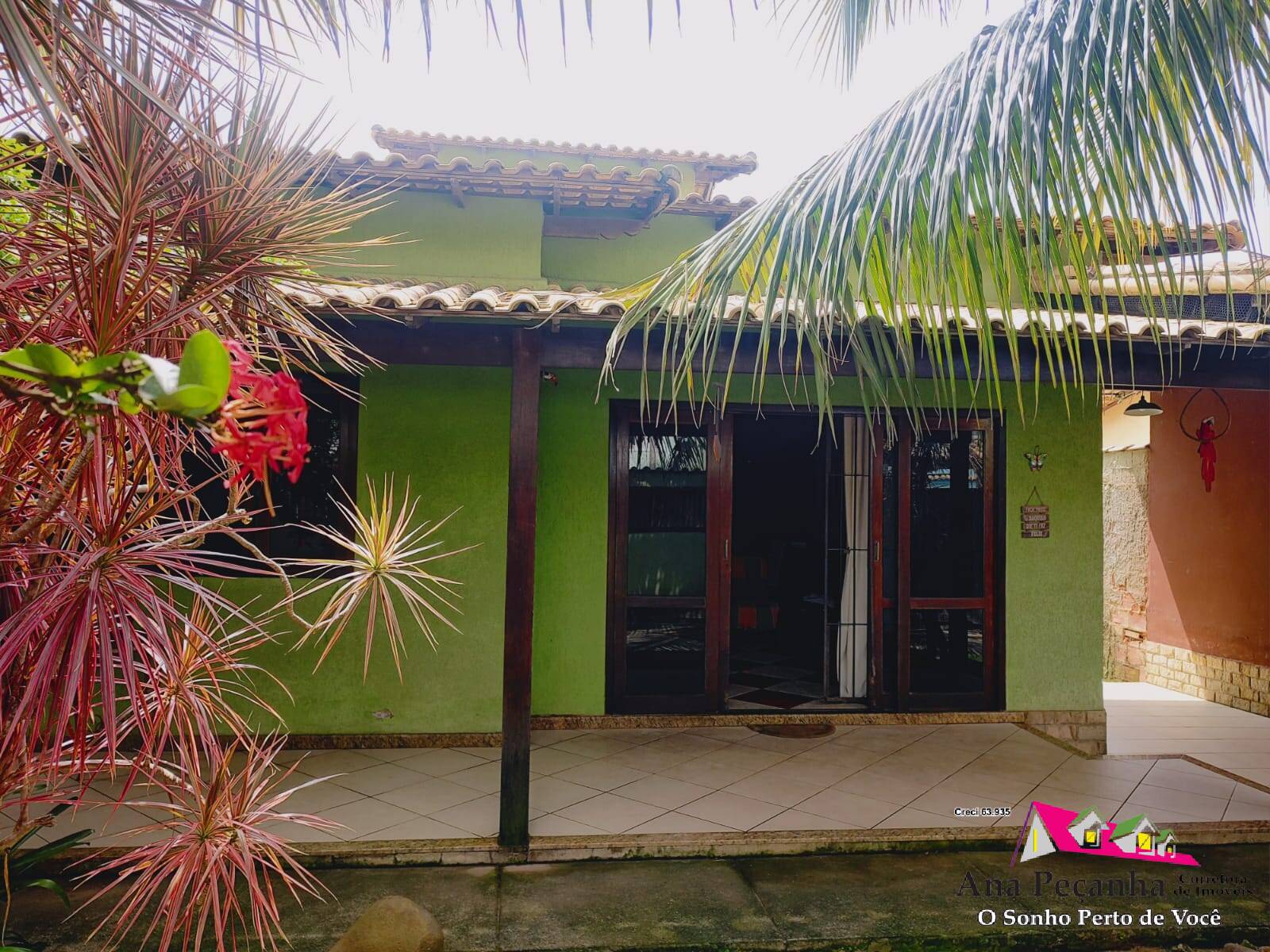 Linda Casa a Venda em Condomínio, 2 Quartos + 1, em Maricá!