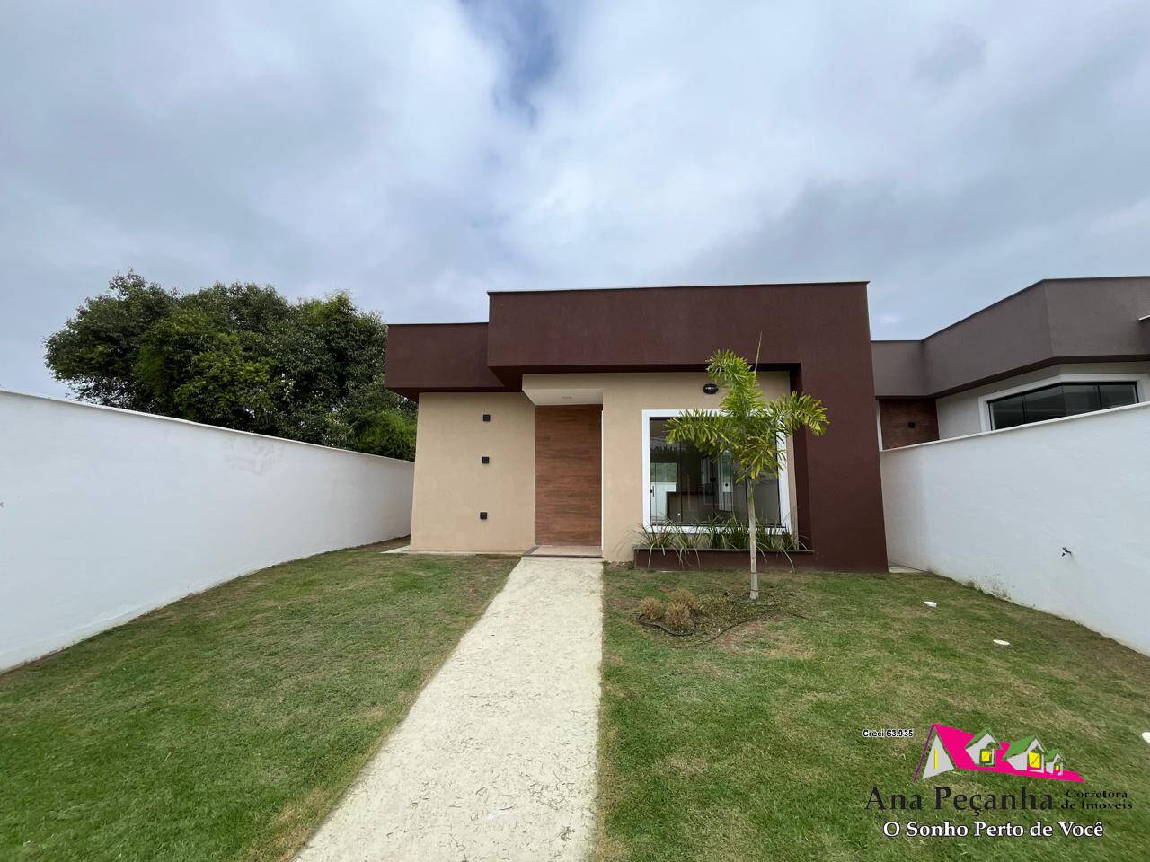 Linda Casa a Venda com 3 Quartos, Condomínio Royal Garden 1, Maricá!