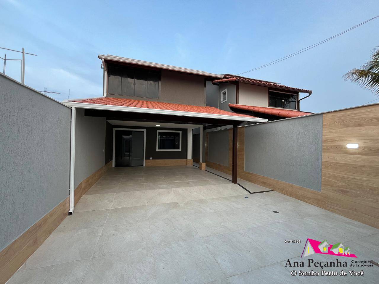 Linda Casa a Venda com 3 Quartos, Sendo 2 Suítes em Itaipuaçú!