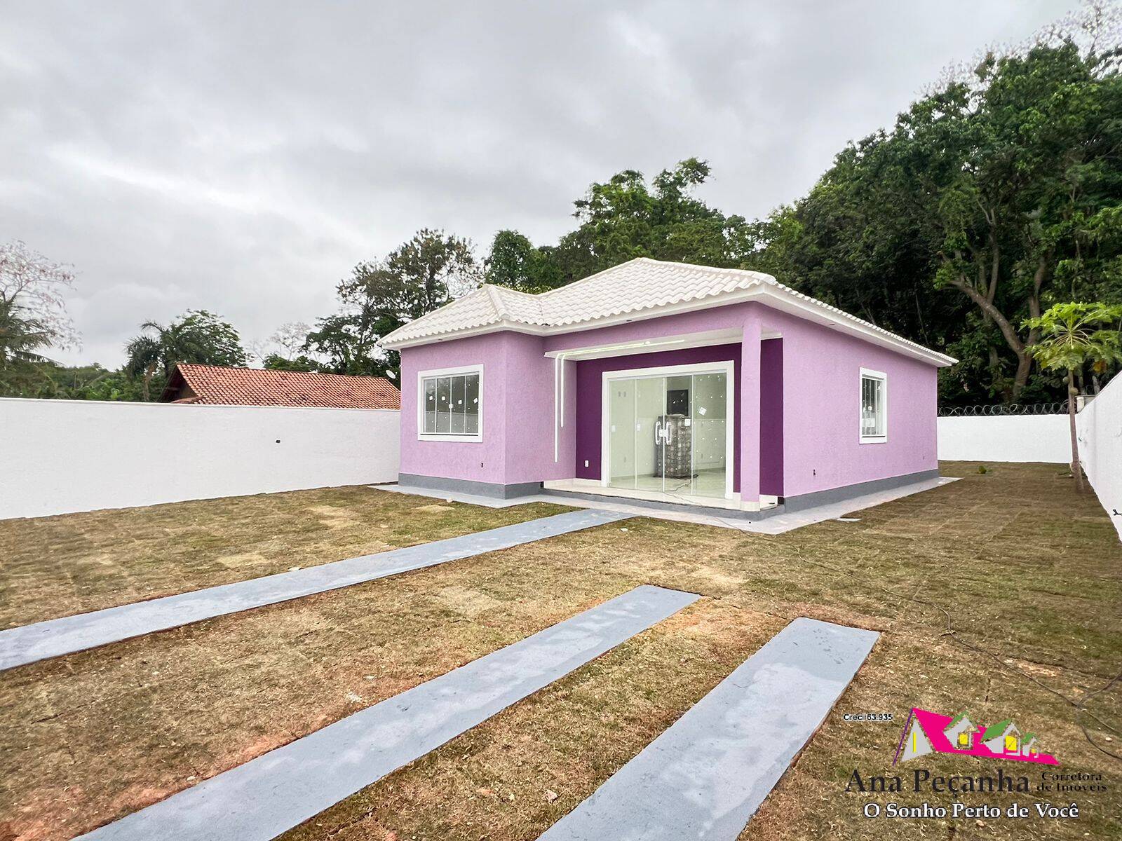 Linda Casa a Venda, 2 Quartos, Condomínio em Itaipuaçú!
