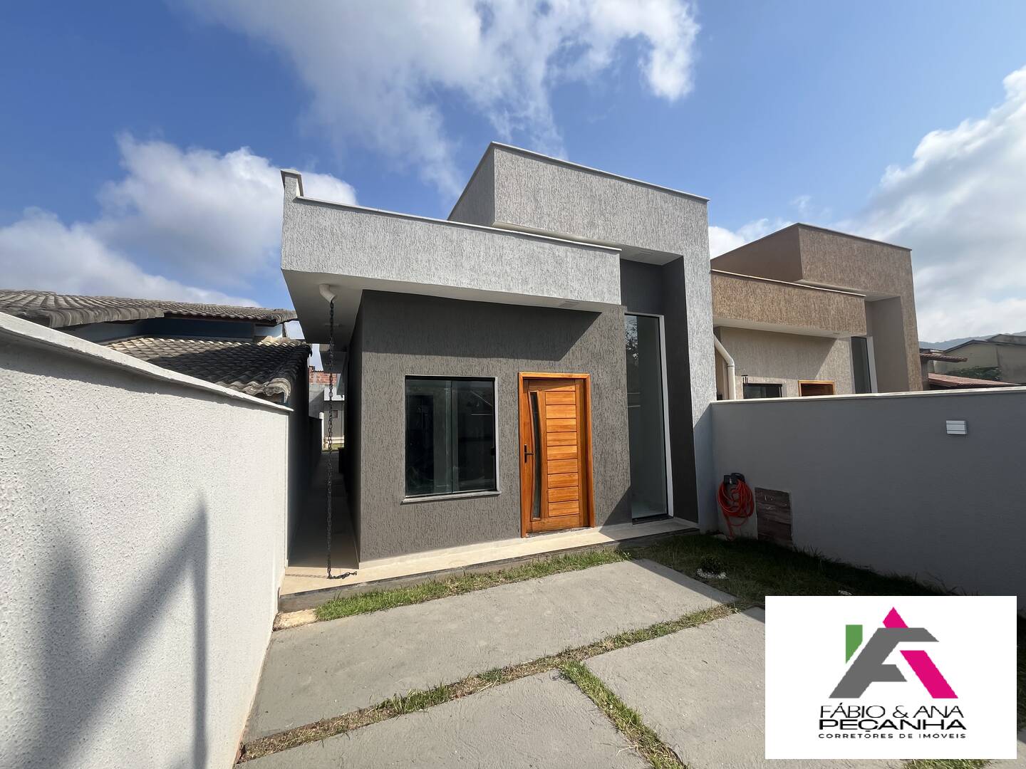 Casa Linda a Venda com 3 Quartos Pertinho da Praia de Itaipuaçú!