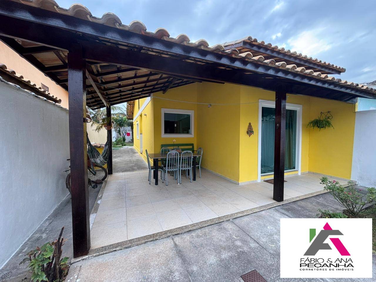 Linda Casa com 2 Quartos em Área Nobre de Itaipuaçú!