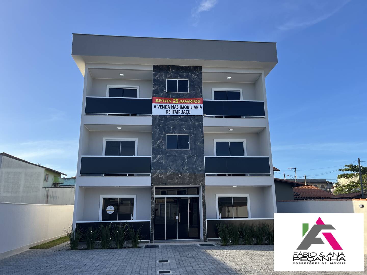 Ótimo Apartamento a Venda, 3 Dormitórios, Vista Mar, em Itaipuaçú!