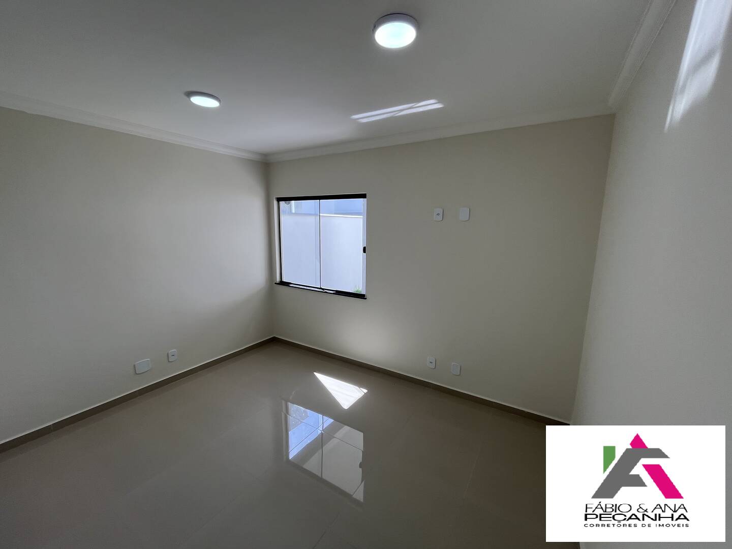 Casa Orlando rua 19 Sbl 598 mil!