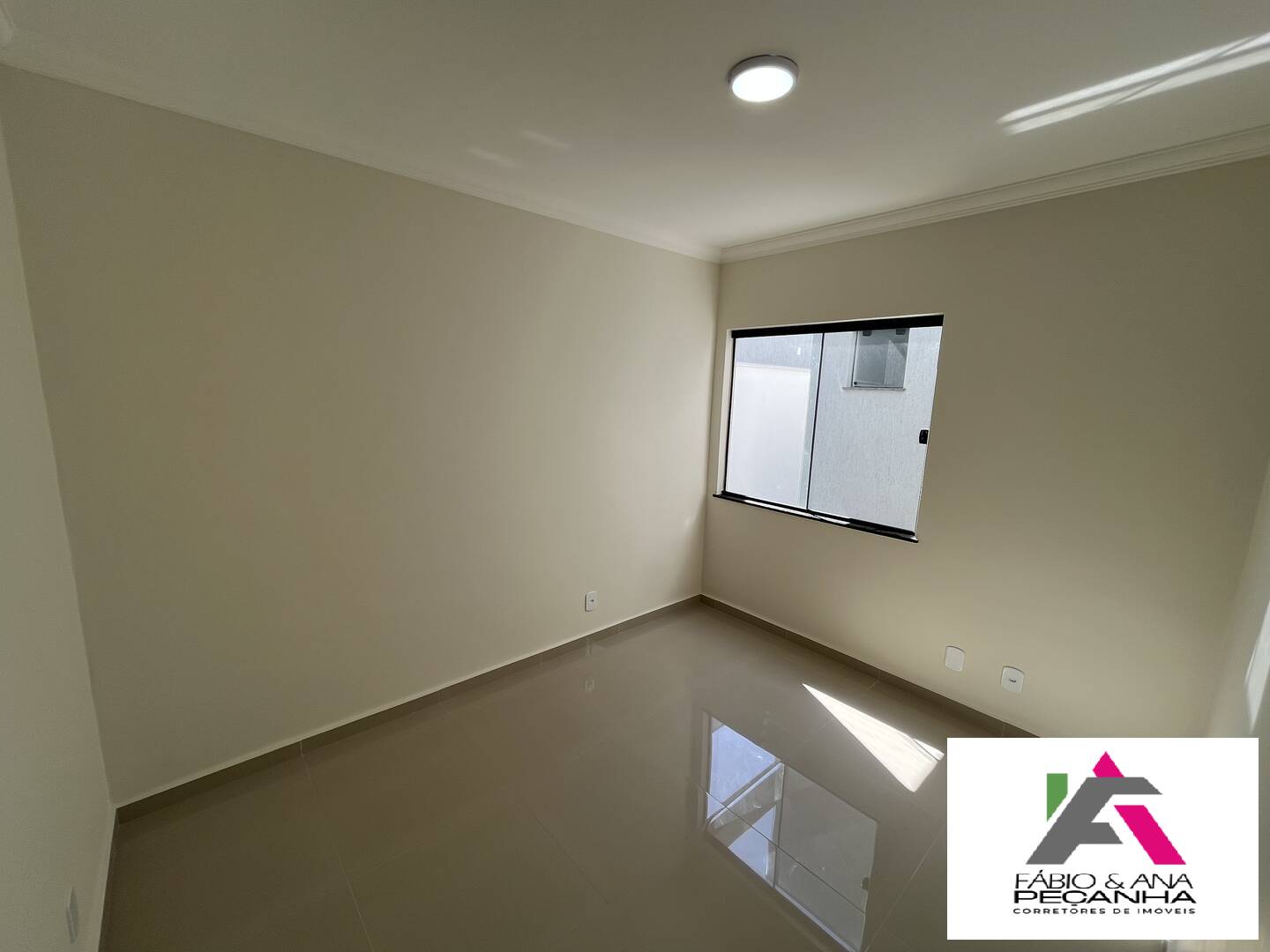 Casa Orlando rua 19 Sbl 598 mil!